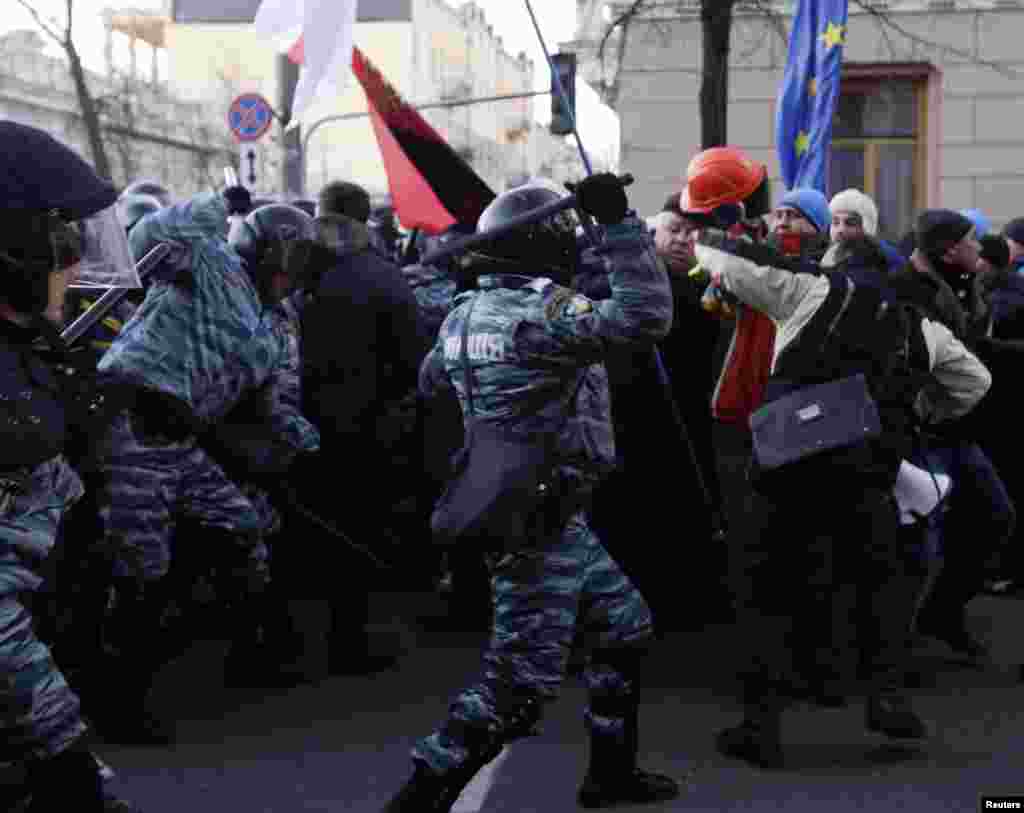 Protesters clash with police during a demonstration in support of EU integration in Kyiv, Dec. 3, 2013.