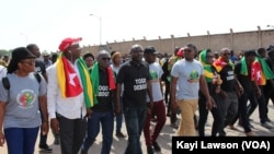 Marche du Front citoyen Togo debout pour exiger la libération des détenus politiques, à Lomé, 5 octobre 2018. (VOA/Kayi Lawson)