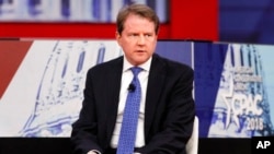 លោក Don McGahn មេធាវី​ប្រចាំ​សេតវិមាន​អាមេរិកថ្លែង​នៅ​ក្នុងសន្និសីទសកម្មភាពនយោបាយអភិរក្ស​កាលពី​ថ្ងៃព្រហស្បតិ៍​ទី​២២ ខែ កុម្ភៈ ឆ្នាំ ២០១៨។