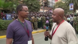 Wakenya wakishuhudia ziara ya Rais Barack Obama katika kukumbuku ya August 7, Nairobi