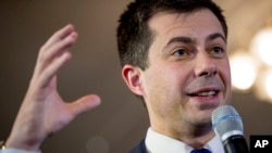 Le maire Pete Buttigieg, candidat à la présidentielle démocrate, en campagne, le jeudi 6 février 2020, à Merrimack, N.H. (AP Photo / Andrew Harnik)