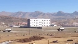 རྔ་པར་དམག་མི་ཕོན་ཆེན་སླེབས་བཞིན་པ།