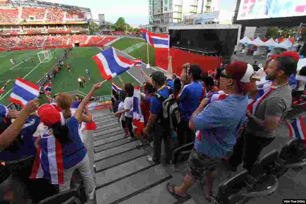 สีสันกองเชียร์ไทยในวันแห่งชัยชนะ