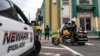 Polisi mengamankan Masjid Muhammad di kota Newark, New Jersey pasca penembakan Imam Hassan Sharif hari Rabu (3/1). 