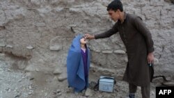 تېر عیسوي کال په افغانستان کې د پولیو څوارلس مثبتې پيښې ثبت شوي وې. 