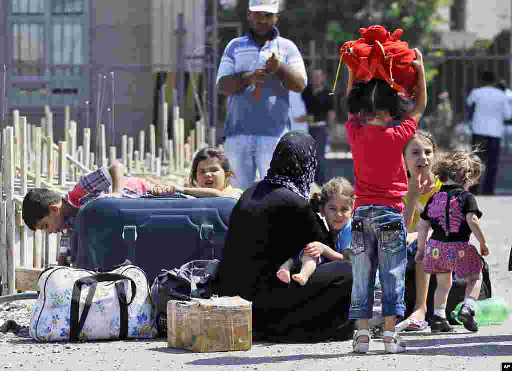 Refugiados sirios llegan a Cilvegozu.