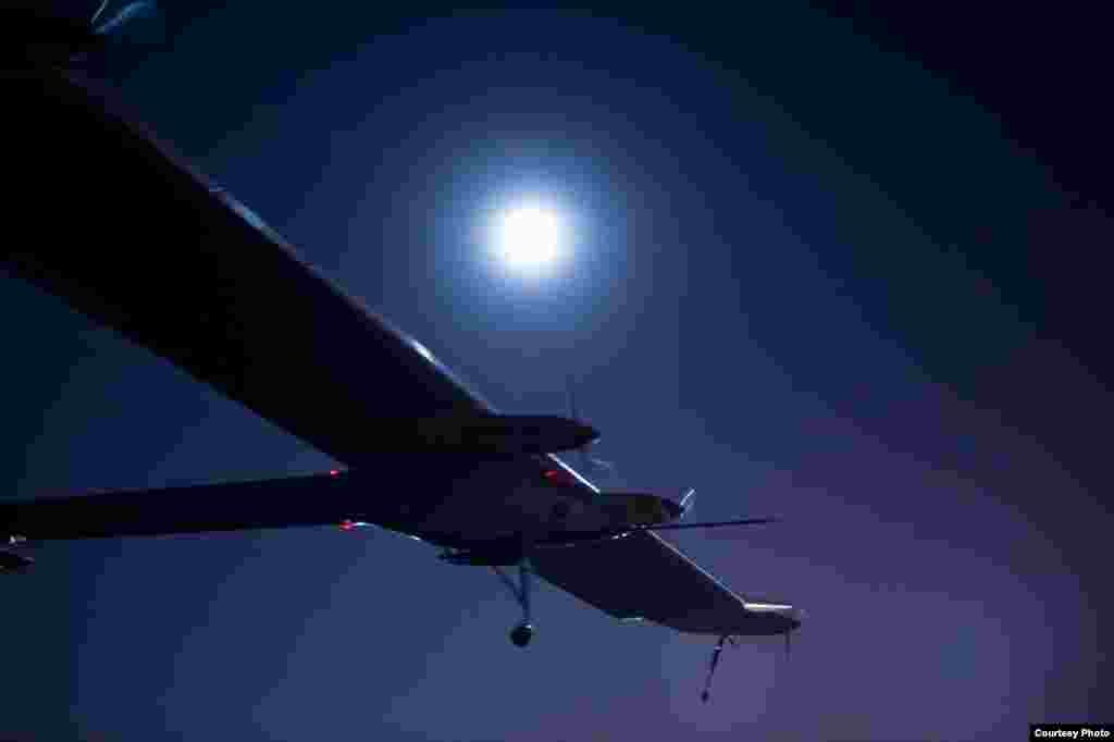 Crossing Frontiers – Taking off from Madrid, June 5, 2012. (Jean Revillard/Rezo.ch)