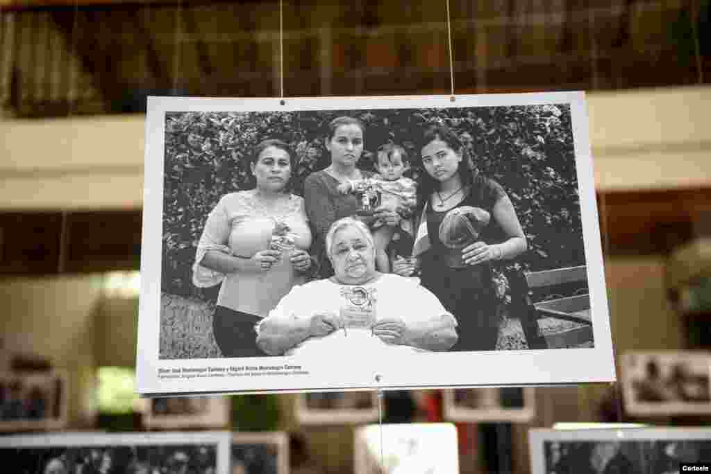"El trabajo de las madres de AMA es un gran aporte para la educación en los derechos humanos y la busqueda de la verdad", dijo el sacerdote. Foto cortesía de Diario La Prensa