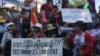 Land rights activists and villagers from Boeng Kak rallied before the Appeal Court demanding the release of Tep Vanny, Phnom Penh, Cambodia, August 8, 2017. (Hul Reaksmey/VOA Khmer) 