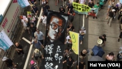 數以萬計港人七一大遊行捍衛一國兩制(美國之音海彥拍攝)