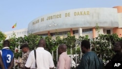 Entrée du Palais de Justice de Dakar, 20 juillet 2015