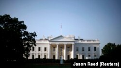La Casa Blanca alega que la investigación de juicio político al presidente Donald Trump es altamente partidista y viola todo precedente histórico.