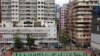Orang-orang antre di tempat pengujian sementara untuk COVID-19, menyusul wabah di Hong Kong, Cina 18 Februari 2022. (Foto: REUTERS/Joyce Zhou)