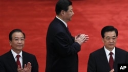 習近平（中）胡錦濤（右）和溫家寶在共青團成立９０週年大會上(資料照片)