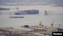“大理号”货轮撞毁马里兰州巴尔的摩市的弗朗西斯·斯科特·基大桥后的现场情景。(2024年3月26日)