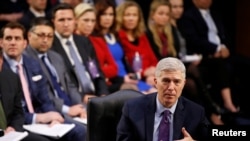 El nominado para la Corte Suprema de EE.UU., Neil Gorsuch testifica ante la Comisión Judicial del Senado por tercer día el miércoles, 22 de marzo, de 2017.