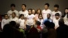 지난 8일 미국 워싱턴 한국문화원에서 독도 레이서3기 학생들이 세미나를 마친 후 참석자들과 기념사진 촬영을 하고 있다. 왼쪽부터 박승배, 윤준명, 박현, 권태완.