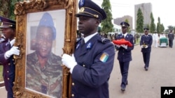 Les funérailles de l’ex-chef de la junte ivoirienne, le général Robert Guéï, à Abidjan, Côte d'Ivoire, 18 août 2006