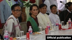  ဒေါ်အောင်ဆန်းစုကြည်နှင့်တိုင်းရင်းသားကိုယ်စားလှယ်များတွေ့ဆုံ (Photo-NLD Chairperson)