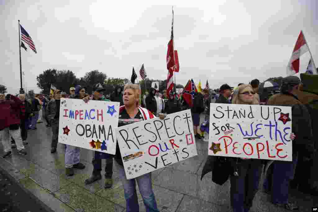 People rally at the World War II Memorial in Washington, Oct. 13, 2013.