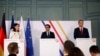 Ministri inostranih poslova Njemačke (L), Francuske (C) i Poljske na konferenciji za novinare u dvorcu blizu Pariza (Foto: Sarah Meyssonnier, Pool via AP)
