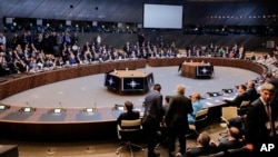 Suasana sesi kerja KTT NATO di Brussels, Kamis, 12 Juli 2018. (AP Photo / Markus Schreiber)