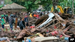 Athari za Tsunami iliyotokea nchini Indonesia Jumamosi.