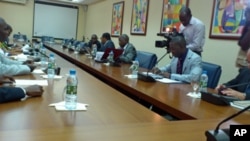 Sala de Reuniões da Comissão Nacional Eleitoral de Angola (Luanda) na Sessão Extraordinária que elegeu o responsável da CNE, em substituição de Suzana Inglês (Maio 2012)