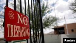 Un encuentro bilateral entre EE.UU. y México contempla la seguridad fronteriza y el combate al tráfico de personas, entre otros. En la imagen una señal de alerta en el estado de Nuevo México, EE.UU.