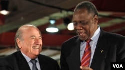 Sepp Blatter et Issa Hayatou, 2 juin 2010