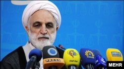 مقامات دستگاه های قضایی و امنیتی می گویند نگران ظاهر شرکت کنندگان در کنسرت ها نیز هستند.