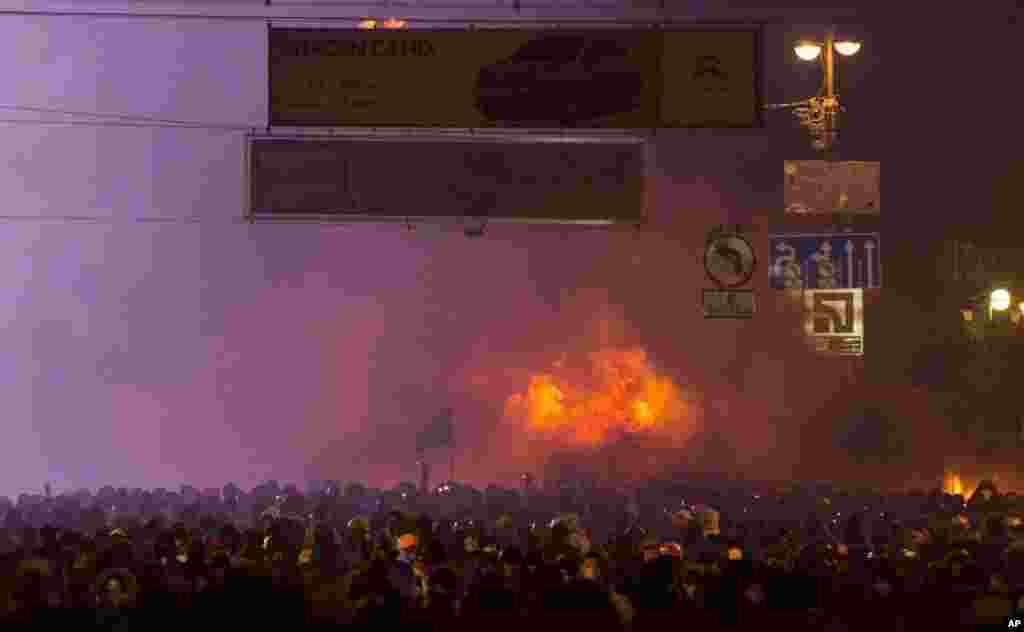 Protesters clash with police in central Kyiv, Jan. 20, 2014.