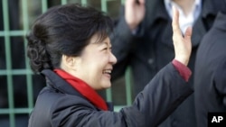 La nueva presidenta de Corea del Sur, Park Geun-hye, había prometido acercarse a Corea del Norte si abandonaba sus planes nucleares, pero ahora se enfrenta a la perspectiva de un desafío hostil al principio de su mandato de cinco años.