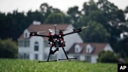 Démonstration d'un drone dans une ferme et cave à Cordova , Maryland.
