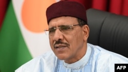 Mohamed Bazoum est séquestré dans la résidence présidentielle avec sa femme et leur fils depuis qu'il a été renversé par un coup d'Etat le 26 juillet.