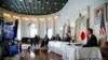 美国国务卿布林肯于2021年3月16日在美国驻东京大使馆举行的虚拟圆桌会议上。美国和日本的国防部长和外长们讨论了他们对中国在亚太日益增长的影响力的担忧。