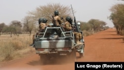 Tentara Burkina Faso berpatroli di Gorgadji, Burkina Faso, 3 Maret 2019. (Foto: Reuters) 