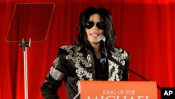 Photo d’archives (5 mars 2009) : le chanteur américain Michael Jackson (disparu le 25 juin 2009) lors de son annonce à l'O2 Arena de Londres des dix concerts qu’il allait donner.