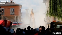 Kota Amatrice di Italia Tengah kembali diguncang dua gempa susulan kuat hari Jumat (26/8).