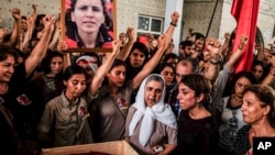 ده ها معترض به مرگ یک عضو چپگرای حزب غیرمجاز جبهه آزادیبخش خلق انقلابی در استانبول تجمع کردند. 