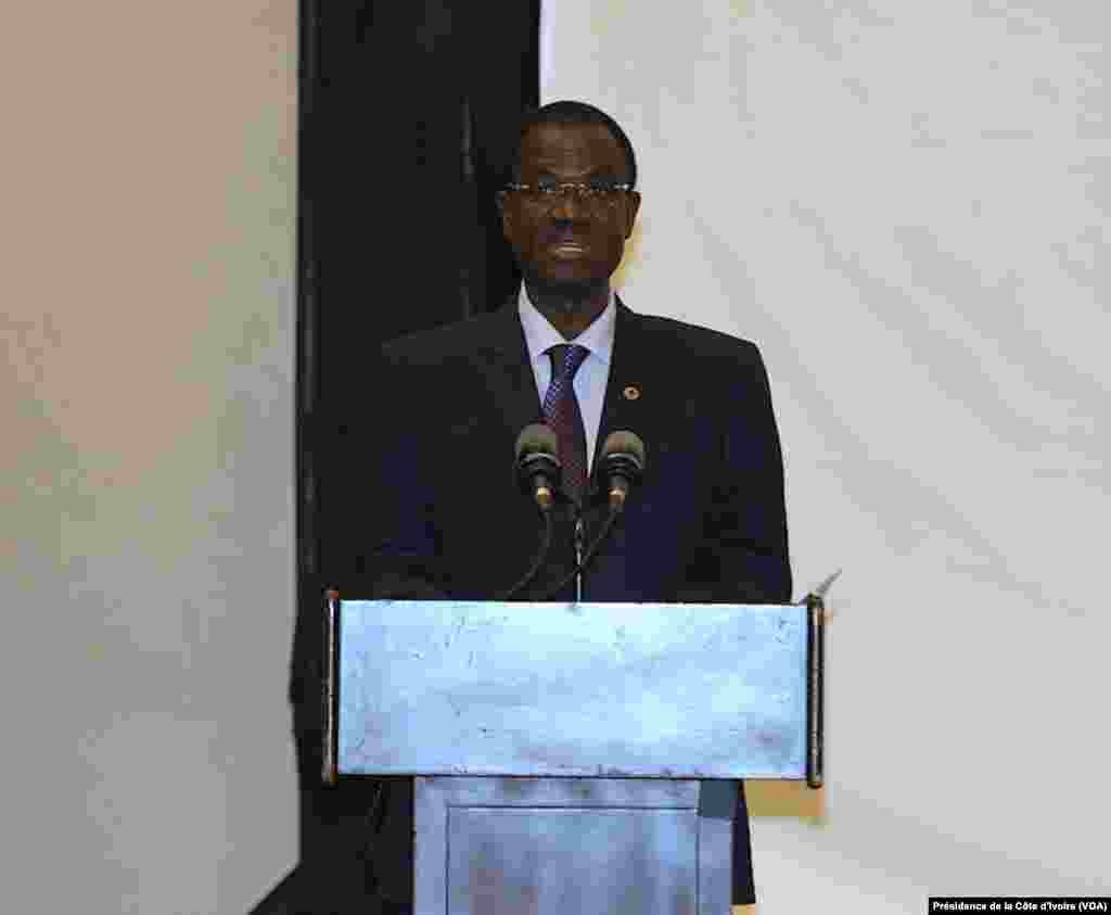 Kadré Désiré Ouédraogo, président de la commision de la CEDEAO, prononce un discours lors du Sommet extraordinaire sur la maladie à virus Ebola et la situation au Burkina Faso, jeudi 06 novembre 2014, à Accra (Ghana).