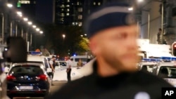 La police assure la sécurité après une attaque à Bruxelles, Belgique, 25 août 2017.