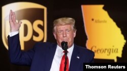 El presidente Donald Trump en el momento de anunciar el proyecto en las instalaciones de la compañía postal UPS en el aeropuerto de Atlanta, Georgia. Julio 15 de 2020.