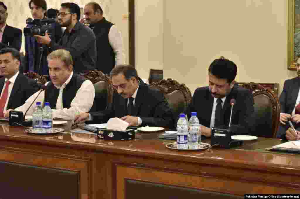 اس موقع پر پاکستان کے وزیرِ خارجہ شاہ محمود قریشی نے کہا کہ پاکستان نے افغان امن عمل میں مشترکہ ذمہ داری کے تحت نہایت ایمانداری سے مصالحانہ کردار ادا کیا ہے۔ پُر امن افغانستان پورے خطے کے امن و استحکام کے لیے ناگزیر ہے۔