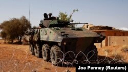 Un engin blindé de l'armée malienne, à Gao, le 9 mars 2013.