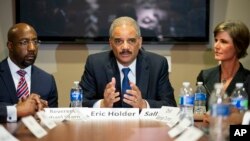 Holder anunció su plan en la Iglesia Bautista Ebenezer en Atlanta, donde se reunió con líderes civiles.