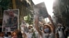 Una marcha y vigilia por los fallecidos en la explosión del puerto de Beirut tomó las calles el martes 11 de agosto de 2020, cuando los manifestantes también protestaron contra el gobierno libanés.