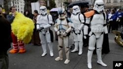 People dressed as Stars Wars stormtroopers and Big Bird wait to move off at the the start of the annual New Year's Day street parade in London, Jan. 1, 2018. The New Year's Day parade has become a widely anticipated international event.(