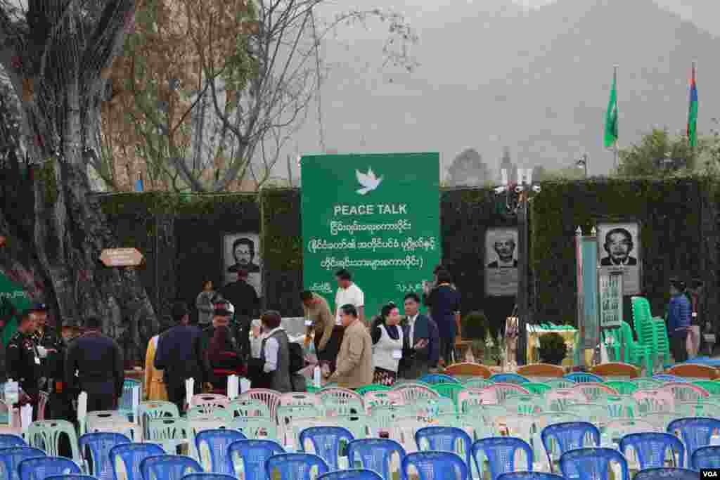 ပြည်ထောင်စုနေ့အခမ်းအနားပြင်ဆင်နေတဲ့ သတင်းဓါတ်ပုံများ 