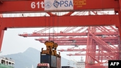 Kesibukan di Pelabuhan Lianyungang di Provinsi Jiangsu, China, 7 September 2021. (Foto: STR/AFP)
